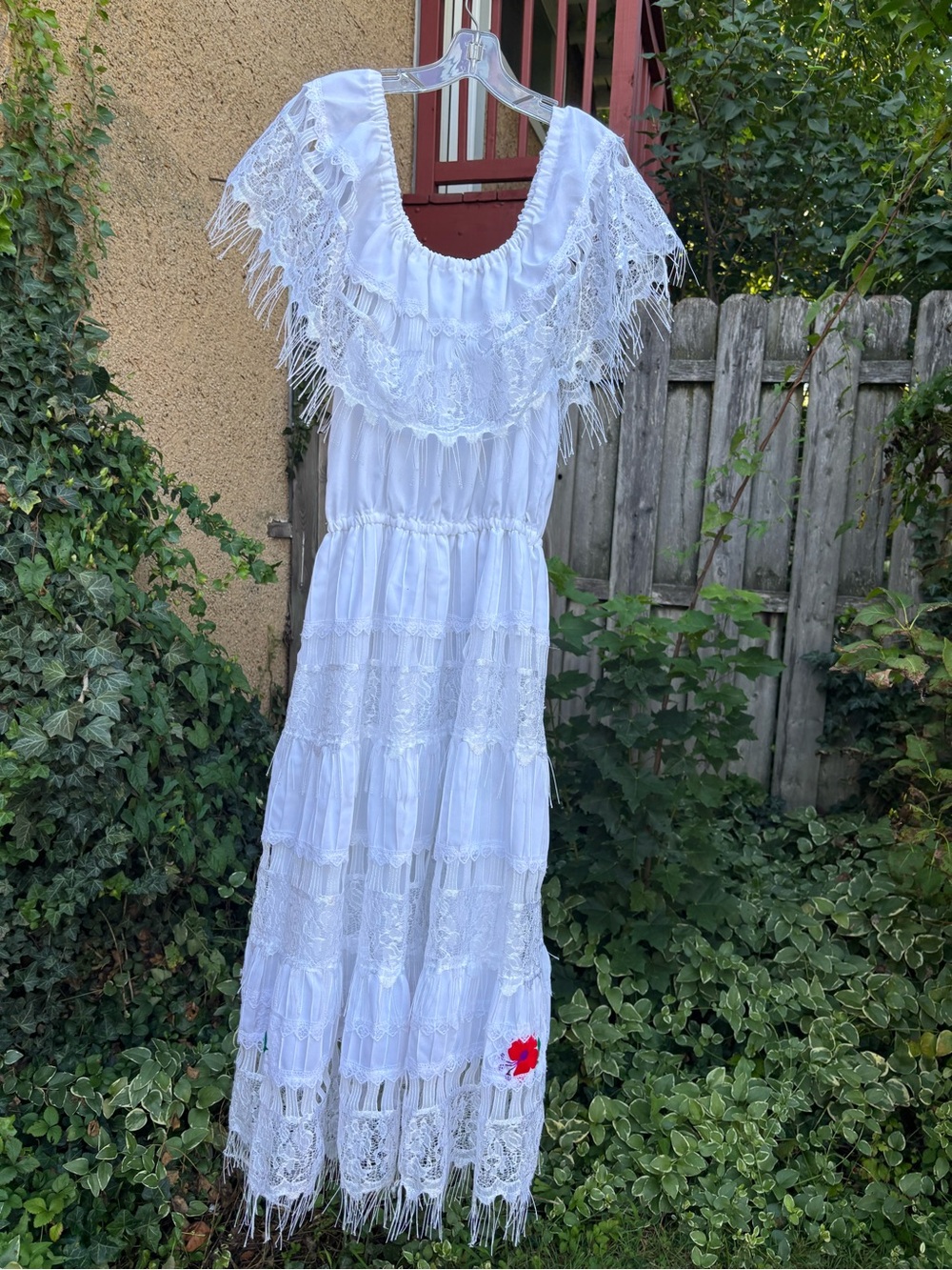 White Lace Maxi Dress with Fringe embroidered flowers 🌺 accent